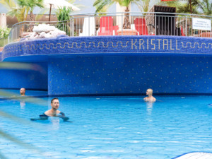 SÜSSWASSERBECKEN (innen) ca. 28°C