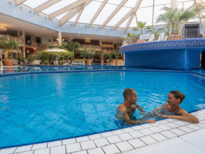 SÜSSWASSERBECKEN (innen) ca. 28°C