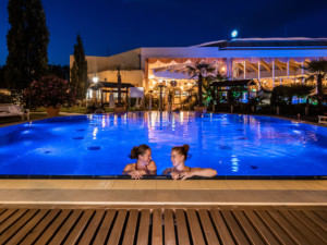 NATUR-HEILSOLE-BECKEN (außen) Sole 12% | ca. 36°C